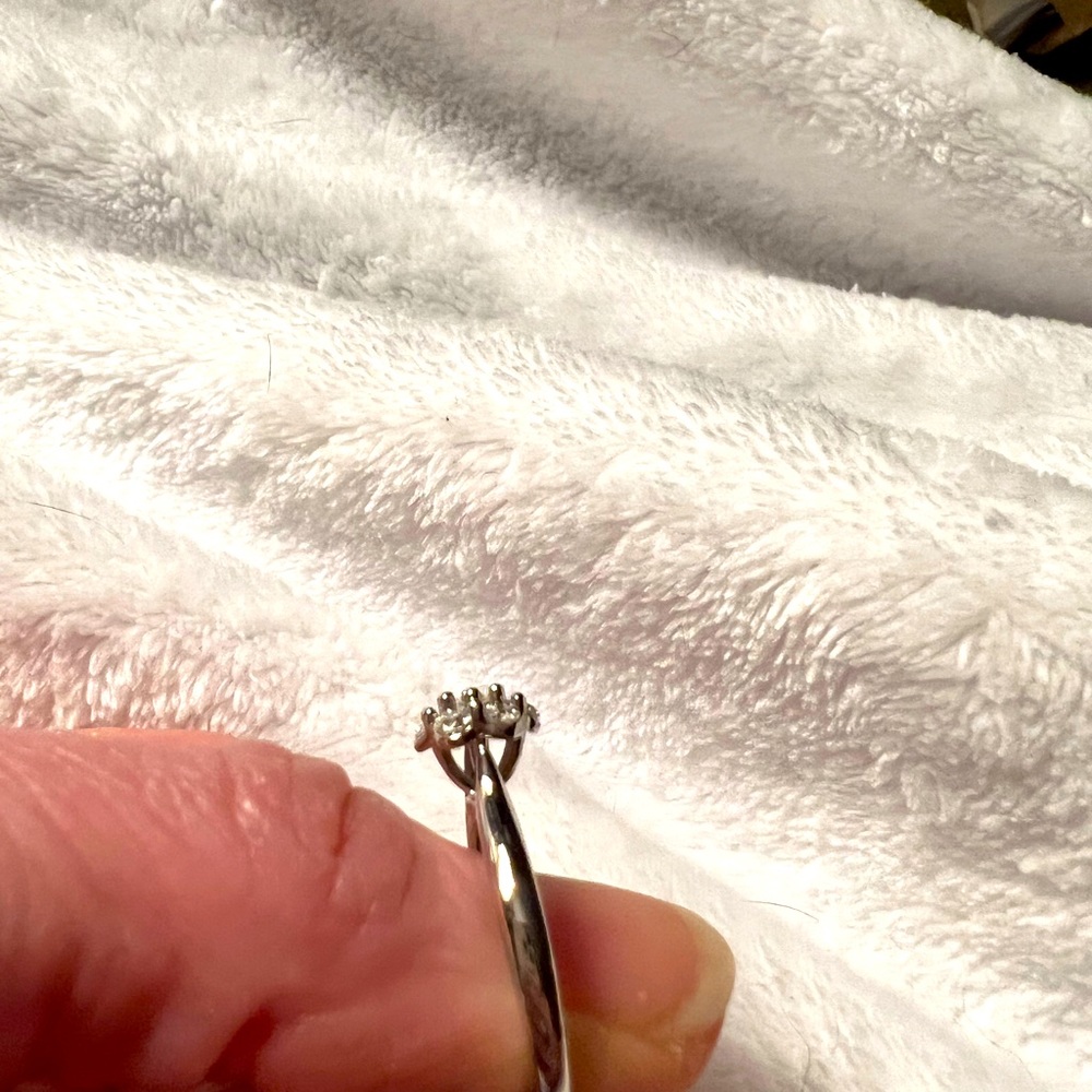 14 kit white gold diamond cluster ring